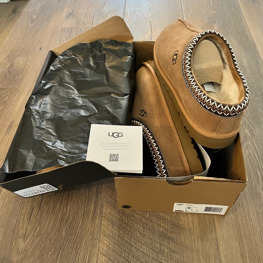 BRAND NIB Ugg Men Tasman